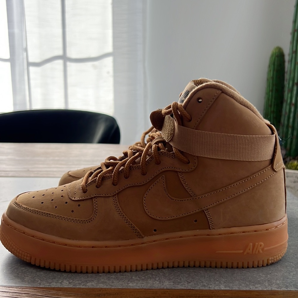 Nike Air Force - Picture 2 of 6